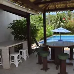Linda Casa No Centro De Porto Com Cozinheira E Piscinas